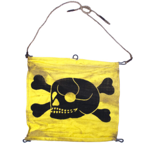 WWII German Mine flag (large 19,5 x 19,5 cm)