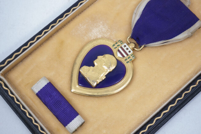 WWII USa Purple Heart in original case