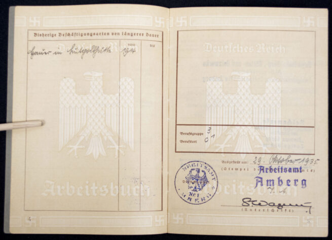 Arbeitsbuch first type from Arbeitsamt Amberg (1935)