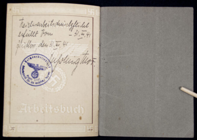 Arbeitsbuch second type from Arbeitsamt Stolp (Lauenburg) (1938) - Very full filled in!