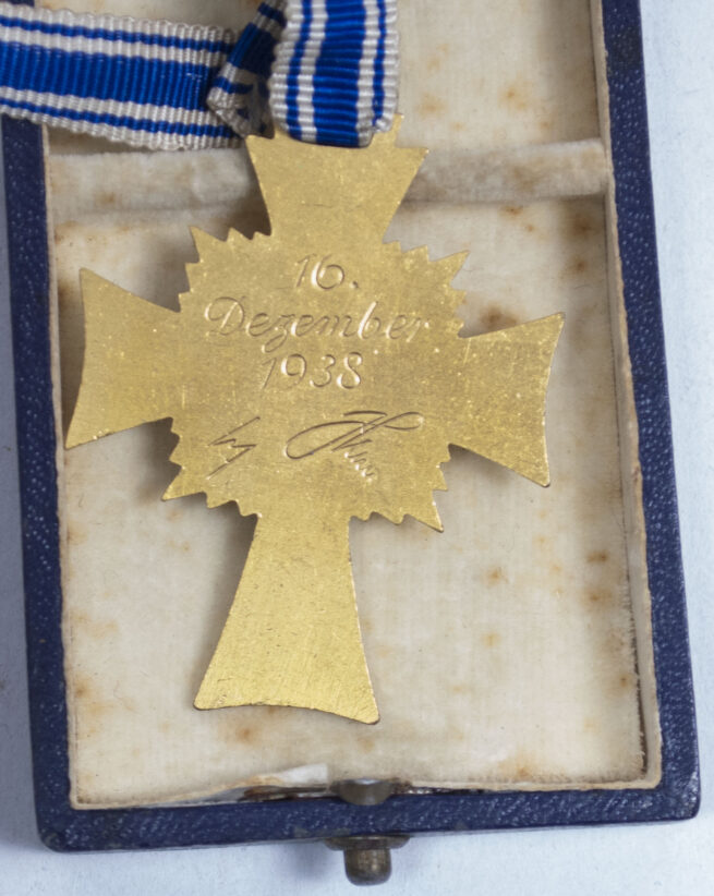 Mutterkreuz gold + etui (maker B.H. Mayer Pforzheim)