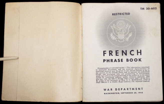 (USA) WWII Restricted French phrase book - War Department (1943)