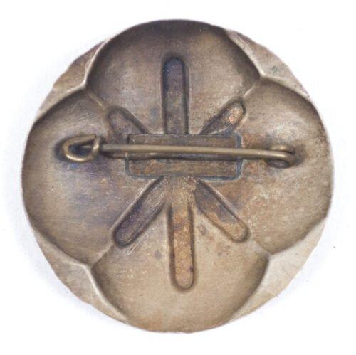 (Brooch) brooch with Ingwaz rune