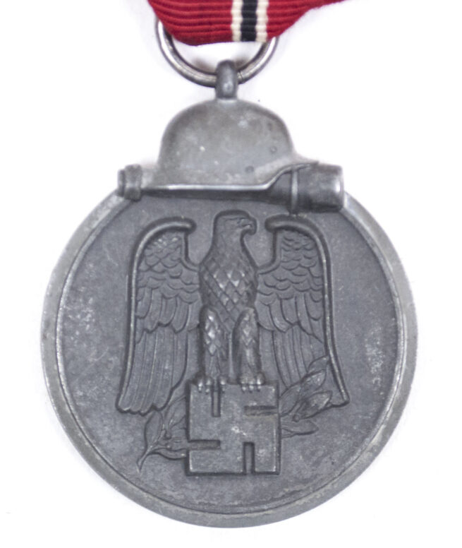 Ostmedaille / Winterschlacht im Osten medaille (maker "127" Moritz Hausch AG)