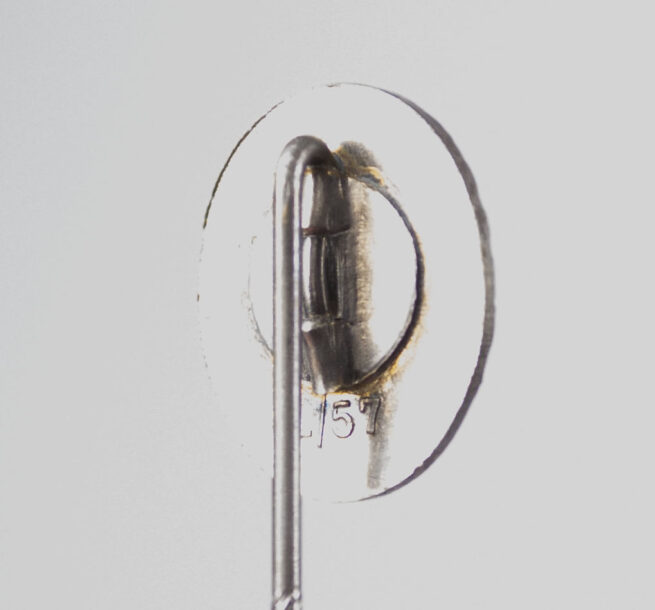 WWII Verwundetenabzeichen in gold miniature stickpin 16 mm. (Maker L/57)