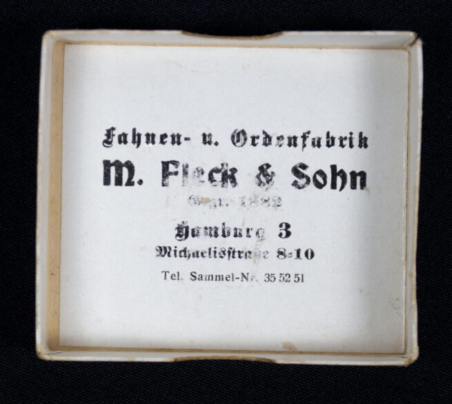 Deutsches Feldehrenzeichen + etui (Maker M. Fleck & Sohn)