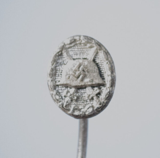 WWII Verwundetenabzeichen in silver miniature stickpin 9 mm.