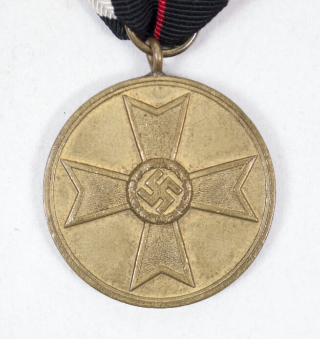 Kriegsverdienstmedaille (KVKm) / War Merit Medal
