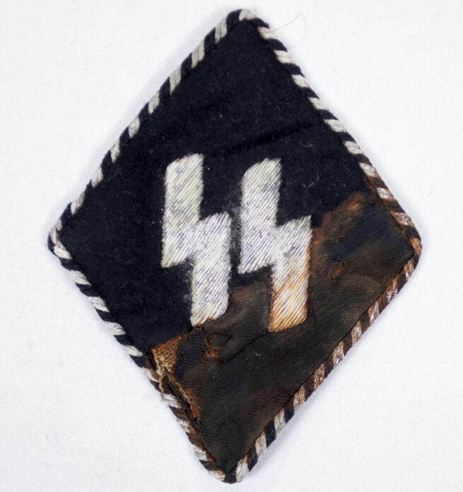 Germanic SS partly burned sleeve diamond (German variation)