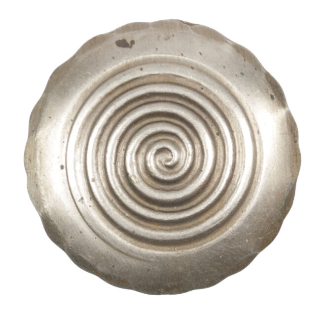(Brooch) Spiral sundesign in silver color