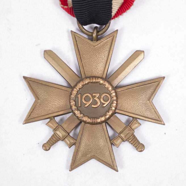 Kriegsverdienstkreuz mit Schwerter War Merit Cross with Swords (maker 100)
