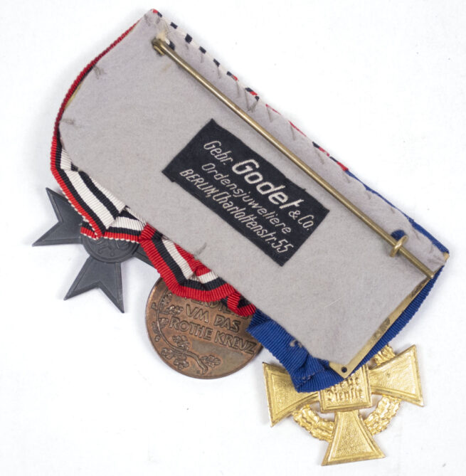 German medalbar Frackspange with Kriegshilfskreuz, Prussia Red Cross medal and Treue Dienst 40 Jahre Kreuz (Makerslabel GODET!)