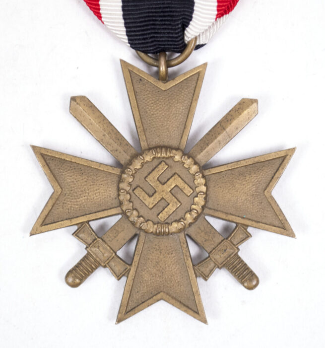 Kriegsverdienstkreuz mit Schwerter War Merit Cross with Swords (maker 18)