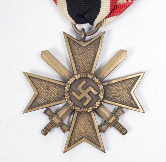 Kriegsverdienstkreuz mit Schwerter War Merit Cross with Swords (maker 51)