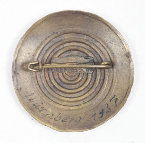 (Brooch) Spiral sundesign in bronze color