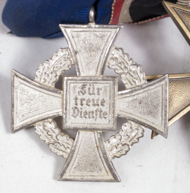 German WWII Medalbar with Kriegshilfskreuz, Kriegsverdienstkreuz, Treue Dienste 25 Jahre Kreuz