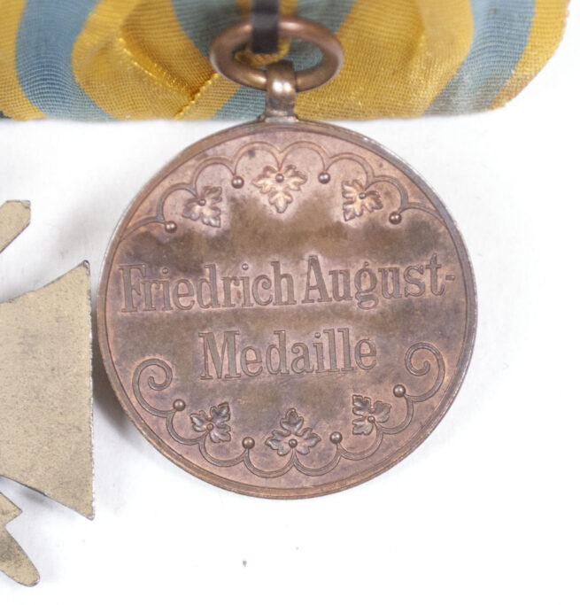 (Sachsen) Double medalbar with Friedrich August medaille bronze + Frontkämpfer Ehrenkreuz