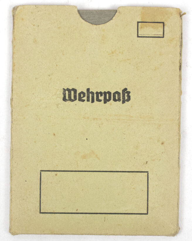 Wehrpass second type + Hulle (1940)