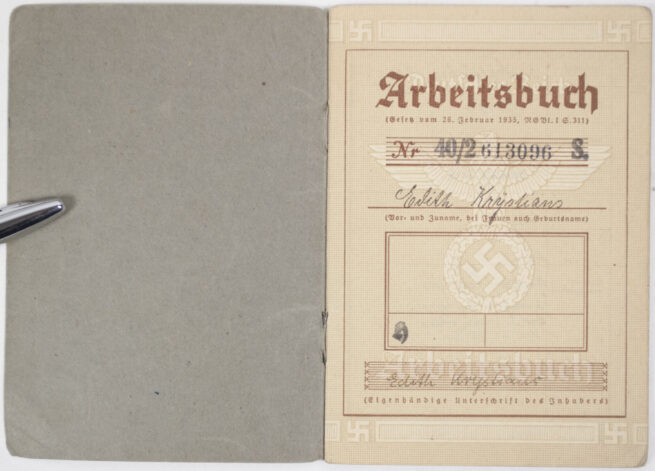 Arbeitsbuch second type from Arbeitsamt Berlin + Anzeige form (1938)