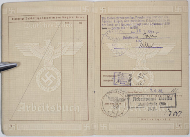 Arbeitsbuch second type from Arbeitsamt Berlin + Anzeige form (1938)