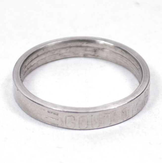 (NSB) Ring: GOUD OM STAAL 1940. Small size. In good condition. Not so easy to find! These rings could be gotten by making a donation in e.g. gold material (Jewelry and such) for the cause of the NSB and the war. In return the donator got the ring.