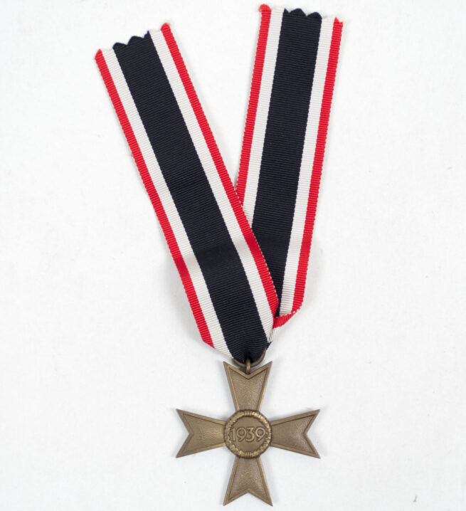 Kriegsverdienstkreuz (KVK) ohne Schwerter War Merit Cross without swords (maker 1 Deschler)