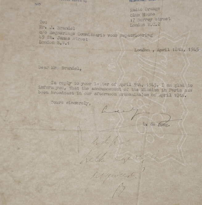 Dutch-Government-Information-Bureau-document-with-Lou-De-Jong-Autograph-18-04-1945