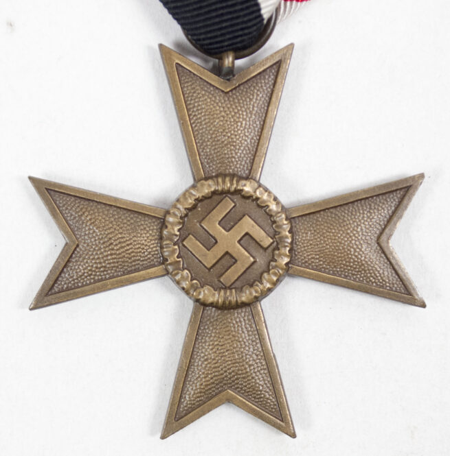 Kriegsverdienstkreuz (KVK) ohne Schwerter War Merit Cross without swords (maker 1 Deschler)