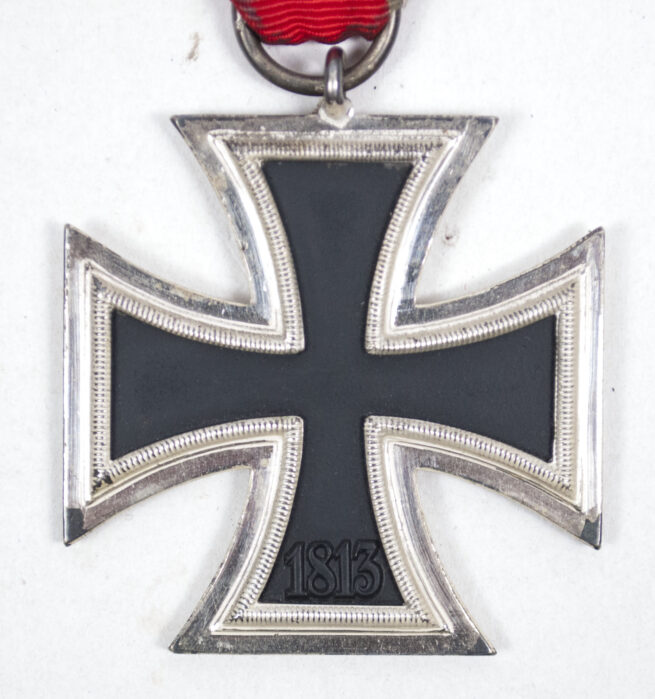 Eisernes Kreuz Zweite Klasse (EK2) Iron Cross second class with frosty silver frame (Maker 100 Rudolf Wächtler & Lange)