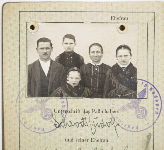 Deutsches Reich Reisepass with family passphoto (1939)