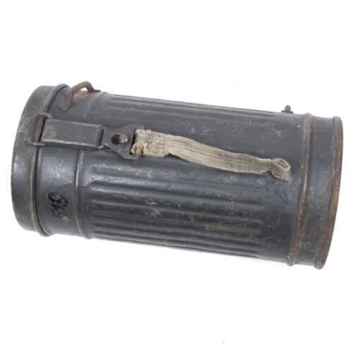 Short overpaint M38 Gasmask + Canister. Named and marked Fpn. 04816 D; Sicherungs-Bataillon 1216 (M) 3.Kompanie (Denmark)