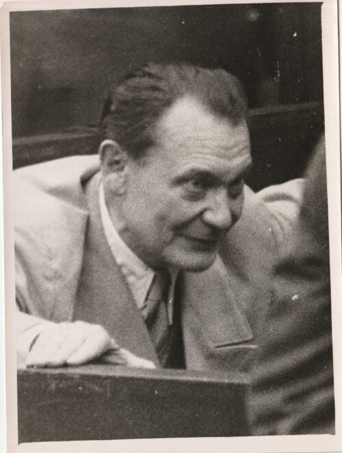 (Pressphoto) Nuremberg Trials - Hermann Goering cheats the gallows takes cyanide of potassium