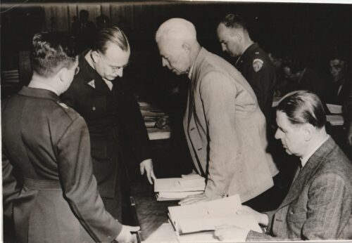 (Pressphoto) Nuremberg Trials - Farbenindustrie chiefs prepare defence