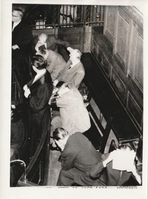 (Pressphoto) Nuremberg Trials - accused former SS men hide faces
