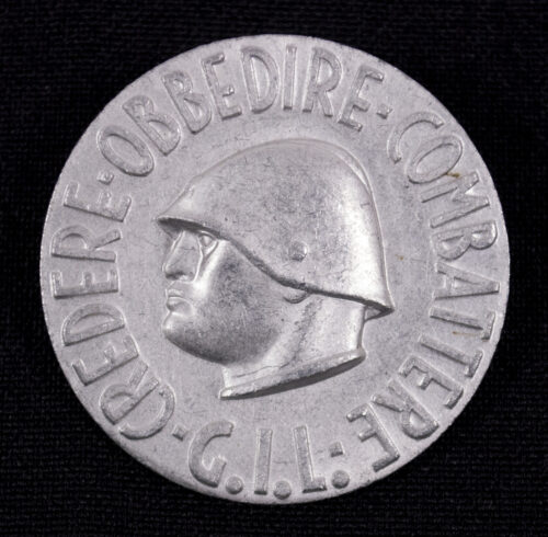 (Italy) Credere Obbedire Combattere G.I.L. badge (Mussolini)