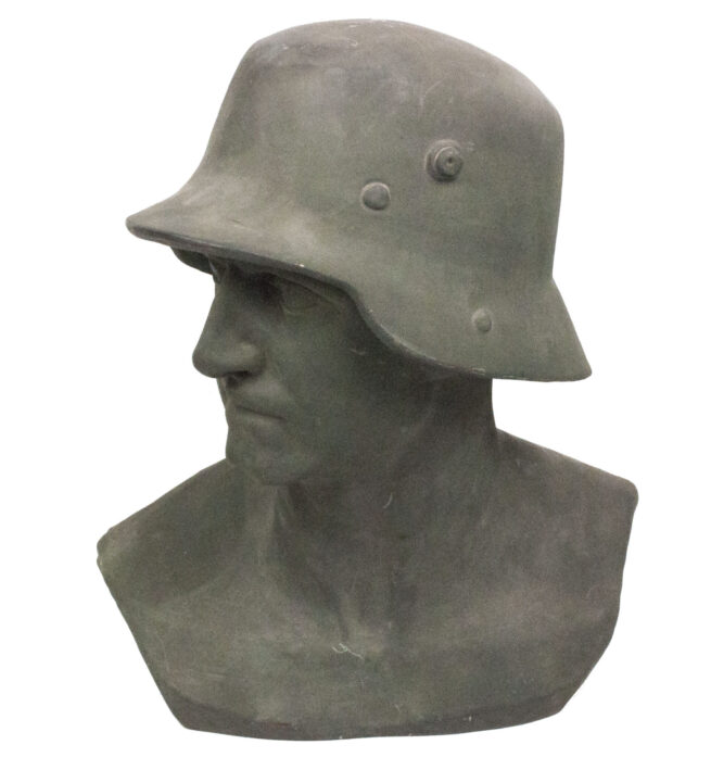 German World War I frontsoldier bust (57 cm high)