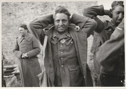 (Pressphoto) German prisoner captured by Canadian troops