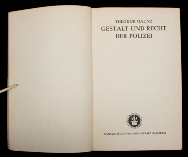 Book-Theodor-Maunz-Gestalt-und-Recht-der-Polizei-1943
