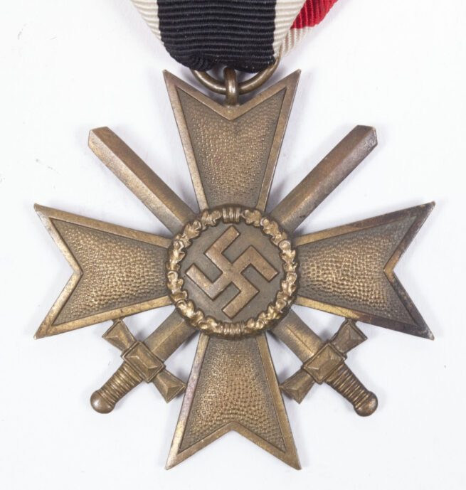 Kriegsverdienstkreuz mit Schwertern (KVKx) War Merit cross with Swords (MM 133 Emil hermann & Co)