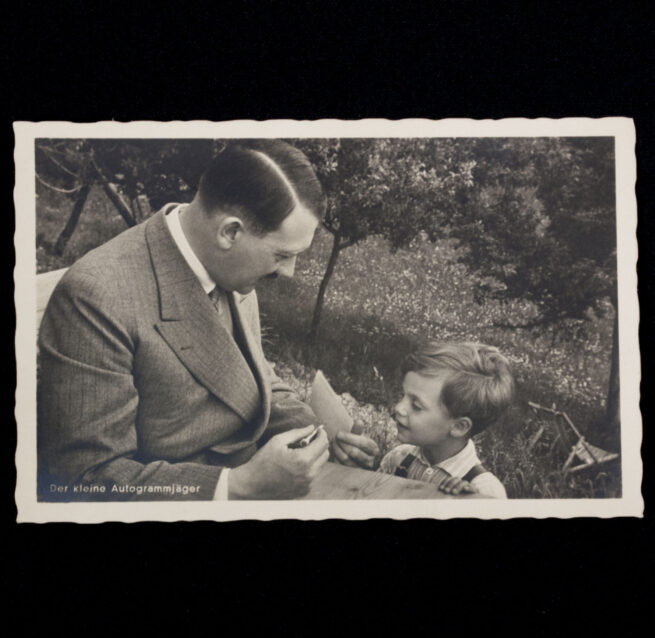 (Postcard) Hitler - Der kleine Autogrammjäger