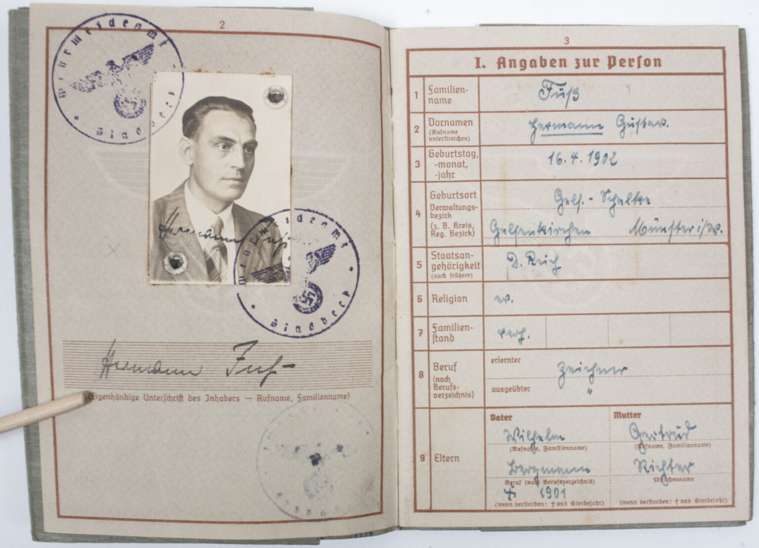 Www Gelsenkirchen De Ausweis Und Pass Wehrpass with passphoto from Gelsenkirchen (1940)