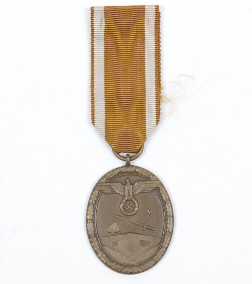 Deutsches Schutzwall Ehrenzeichen Westwal medal + Tüte Bag by maker Carl Poellath