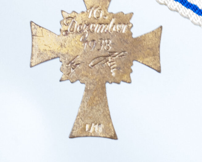 Mutterkreuz-in-bronze-miniature-etui-mm-L11-Wilhelm-Deumer