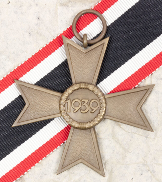 Kriegsverdienstkreuz-KVK-ohne-Schwerter-War-Merit-Cross-without-swords-MM-1-Deschler-1