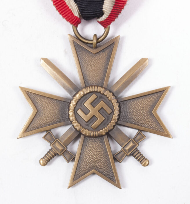 Kriegsverdienstkreuz-KVK-mit-Schwerter-War-Merit-Cross-with-swords