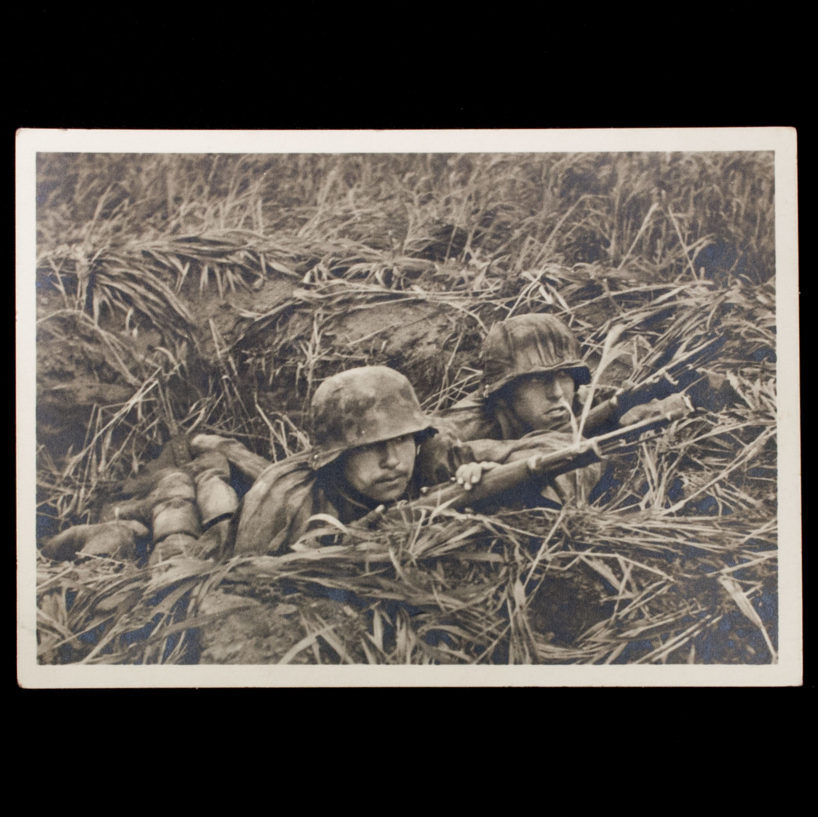 (Postcard) Unsere Waffen-SS im Schützenloch - Postally sent as SS Feldpost (2Panz. Gren. Ausb. Btl. 10)