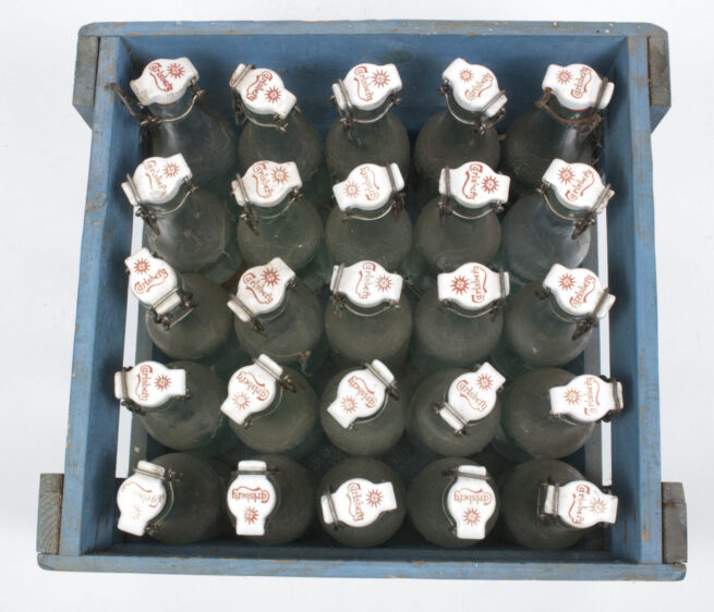 (Denmark) Full crate of Carlsberg pre-WWII swastika beerbottles - RARE