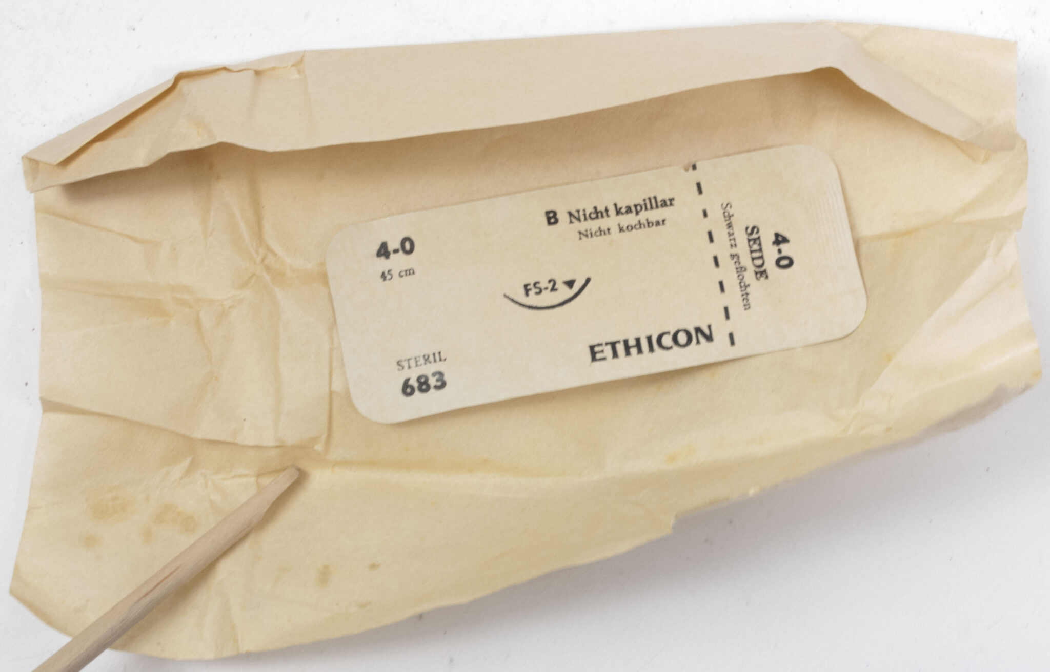 WWII-German-Red-Cross-Verbandkasten