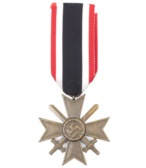 Kriegsverdienstkreuz (KVK) mit Schwerter War Merit Cross with Swords MM 52 (Gottlieb & Wagner)