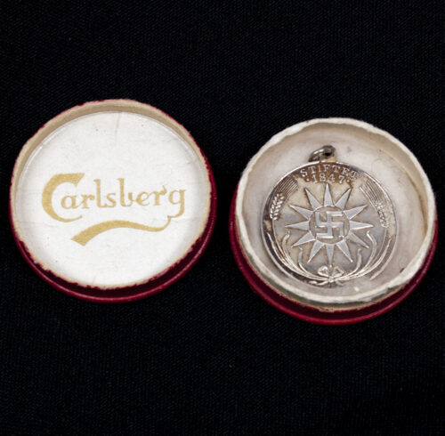 (Denmark) Carlsberg medal in original red case